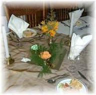 Table setting 02.jpg (26237 bytes)